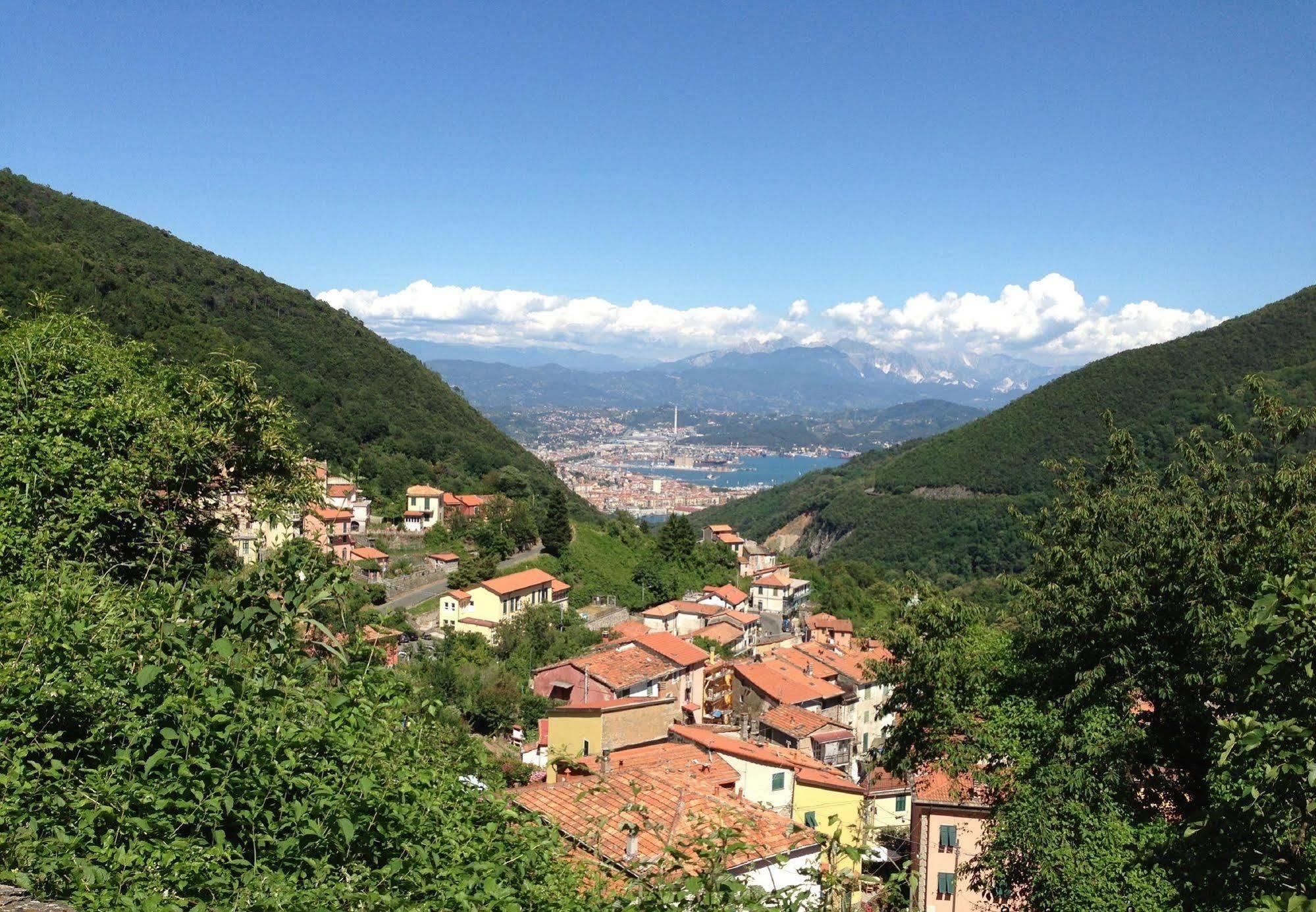 Ostello Tramonti Hostel Biassa Bagian luar foto